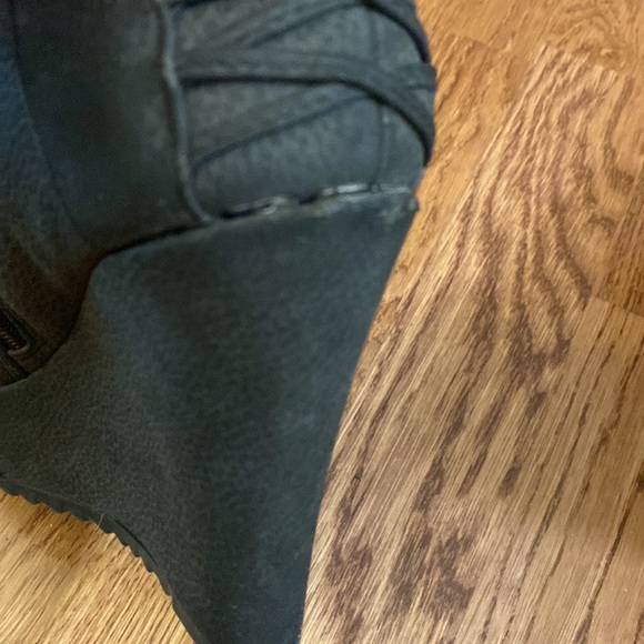 Charlotte Russe Peep Toe Platform Wedges - Picture 7 of 9